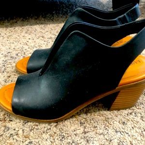 Lucky brand  rhazy high  heel pump in black.